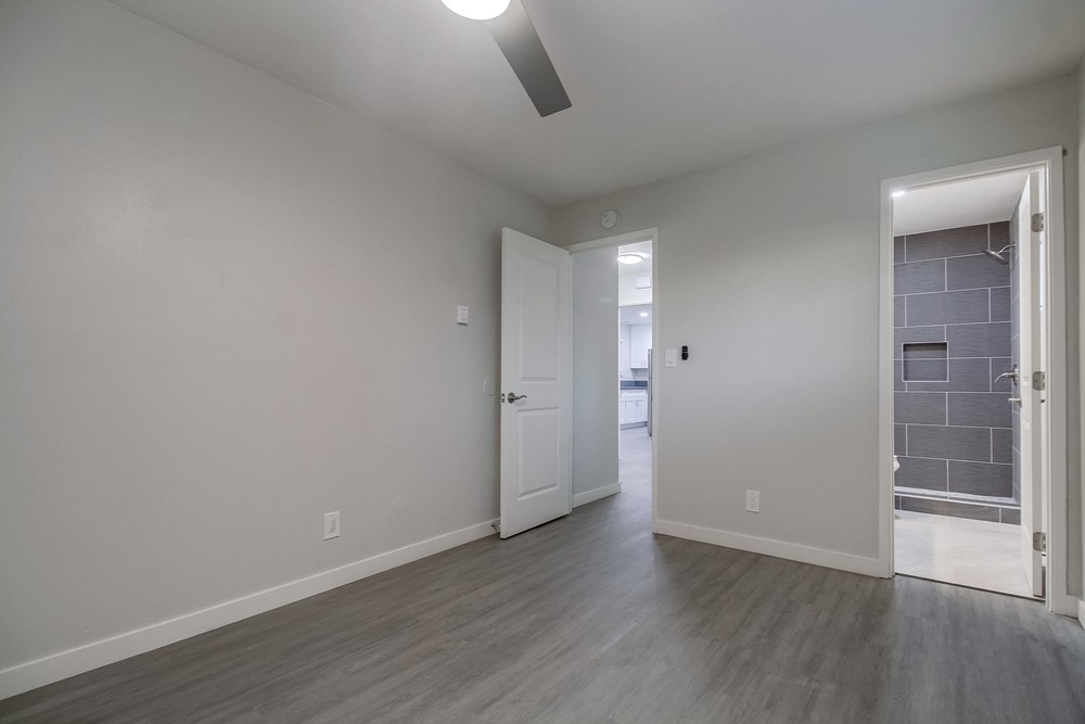 Virtual tour photo 25 of 76 for 4330 53rd St