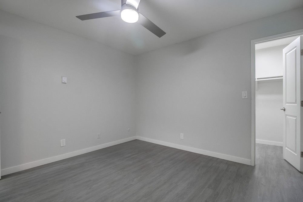 Virtual tour photo 31 of 76 for 4330 53rd St