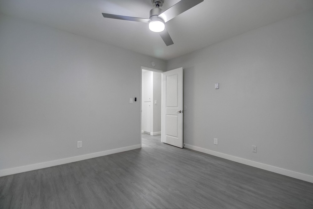 Virtual tour photo 33 of 76 for 4330 53rd St