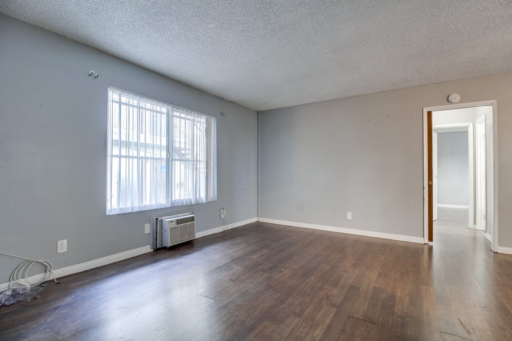 Virtual tour photo 12 of 49 for 4330 53rd St