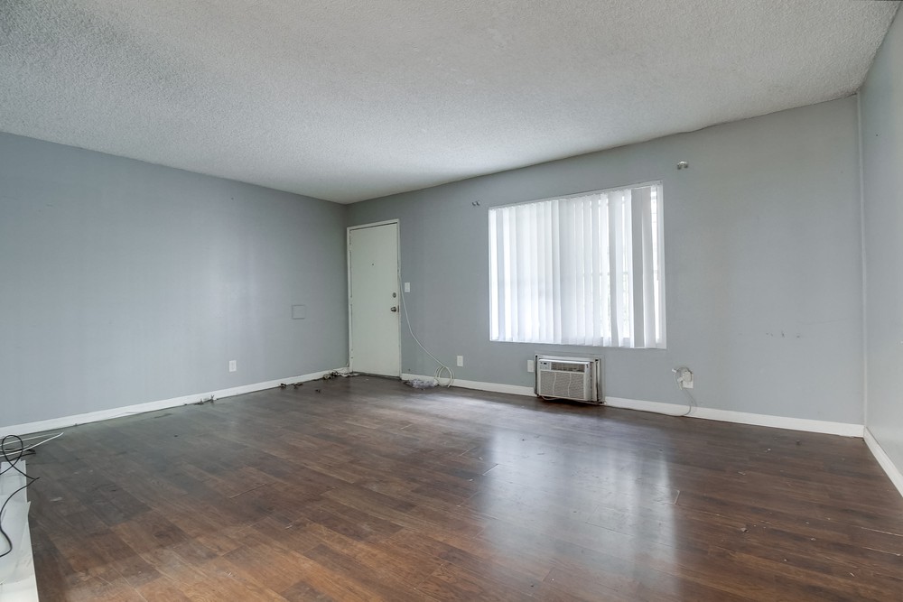 Virtual tour photo 13 of 49 for 4330 53rd St