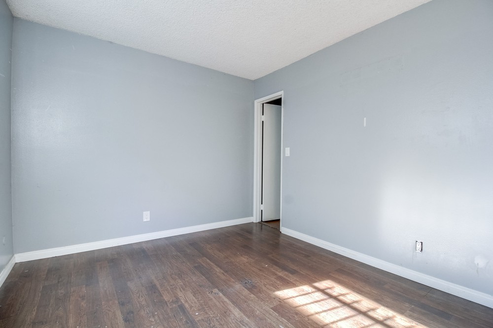 Virtual tour photo 23 of 49 for 4330 53rd St