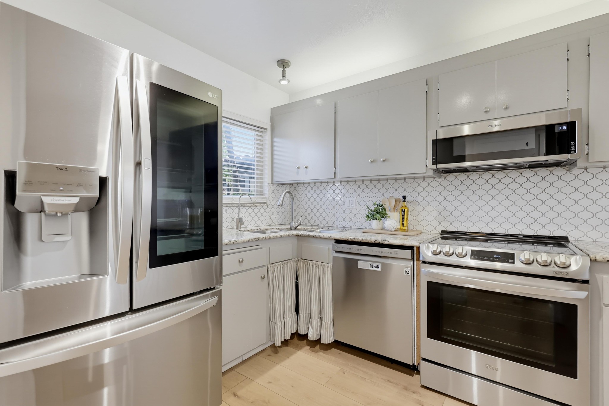 Virtual tour photo 22 of 91 for 4339 Loma Riviera Ct