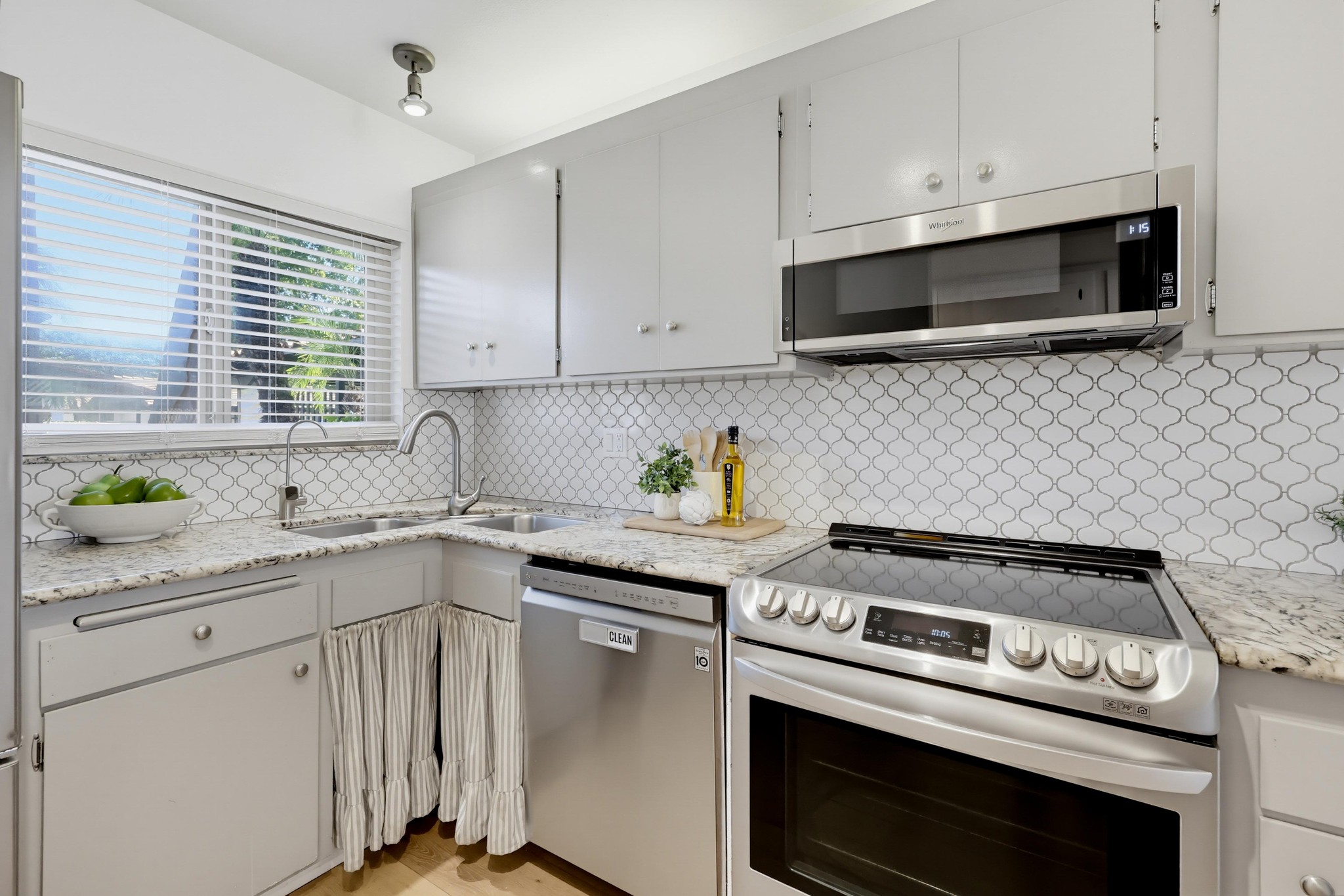 Virtual tour photo 23 of 91 for 4339 Loma Riviera Ct