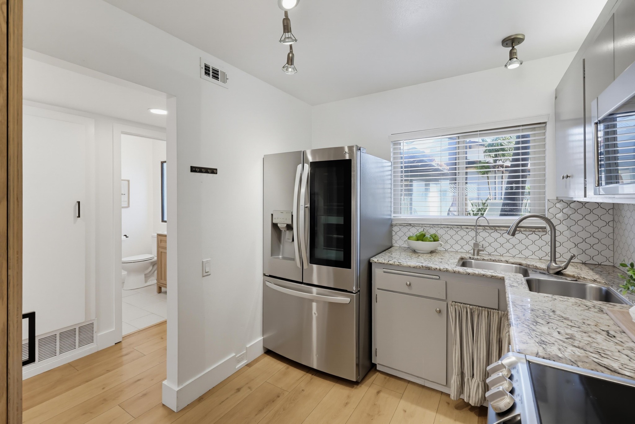 Virtual tour photo 26 of 91 for 4339 Loma Riviera Ct