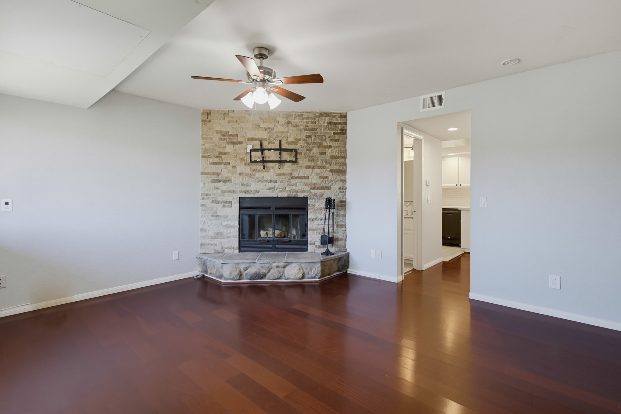 Virtual tour photo 9 of 43 for 4339 Rialto St Apt 6