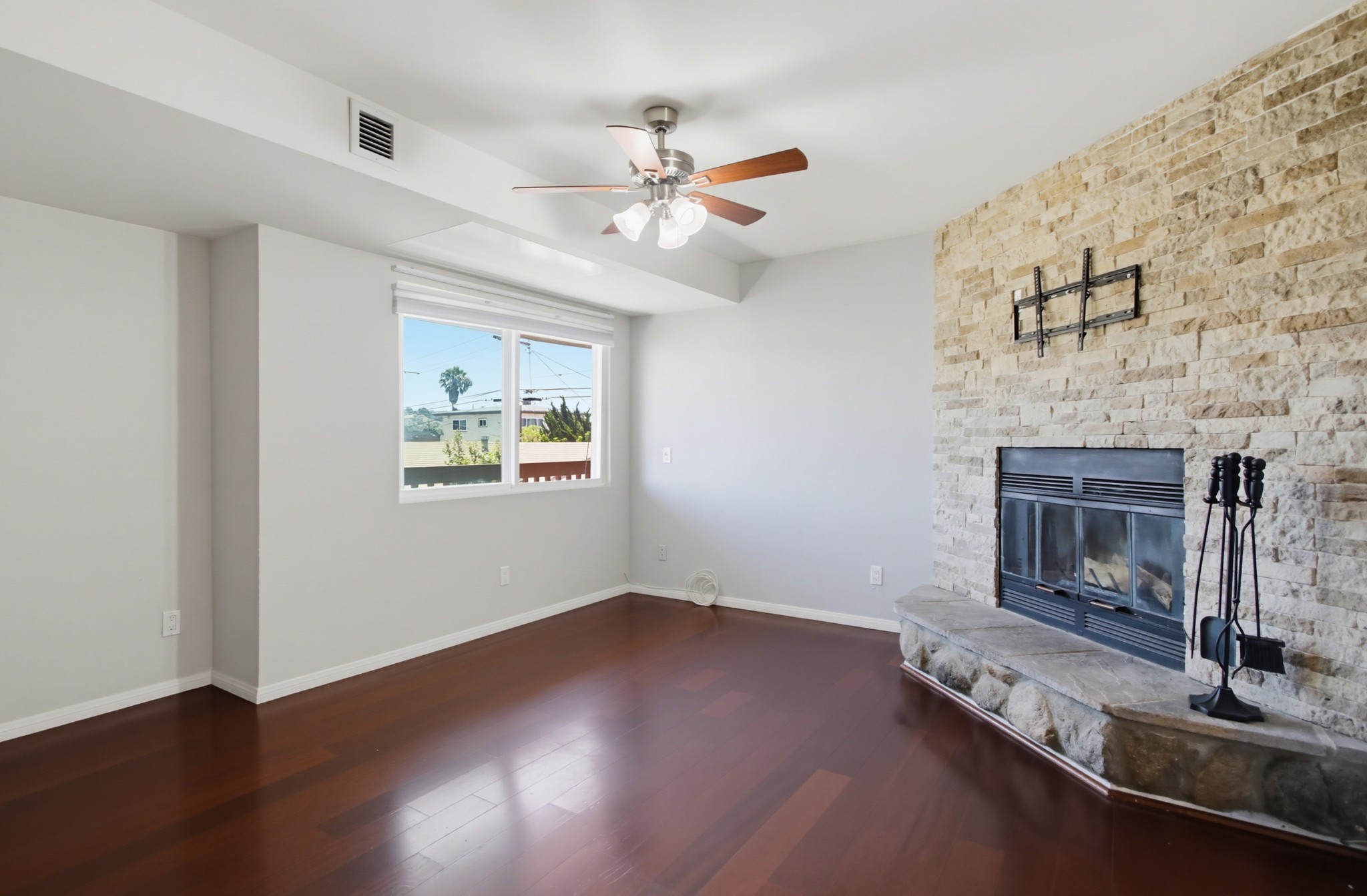 Virtual tour photo 10 of 43 for 4339 Rialto St Apt 6