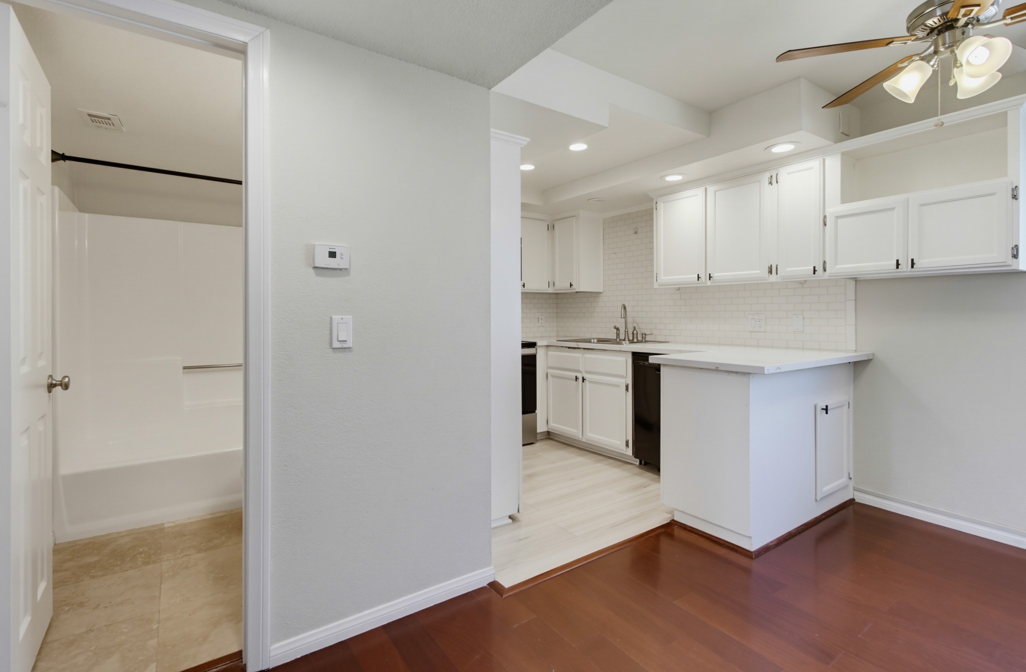 Virtual tour photo 14 of 43 for 4339 Rialto St Apt 6