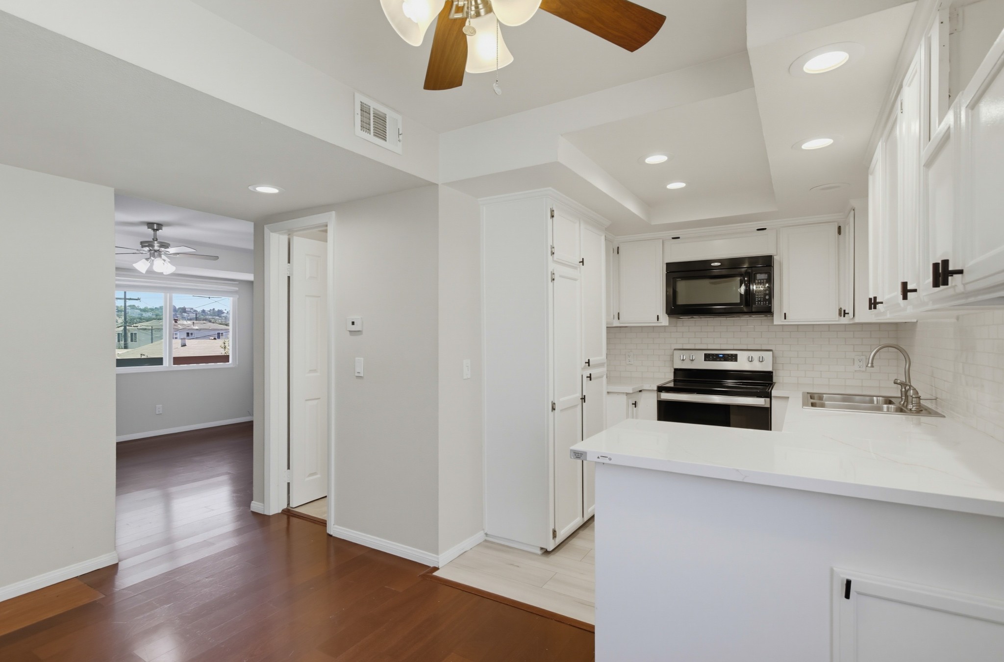 Virtual tour photo 16 of 43 for 4339 Rialto St Apt 6
