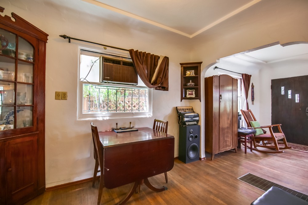 Virtual tour photo 14 of 36 for 4341 48th St