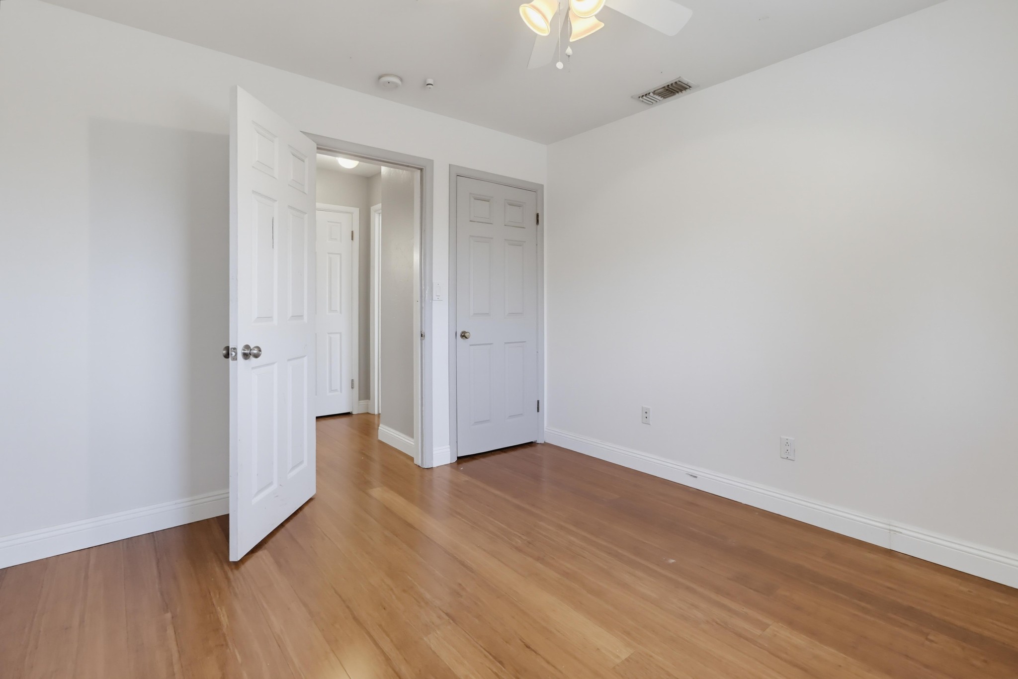 Virtual tour photo 16 of 66 for 4342 Miriam Pl