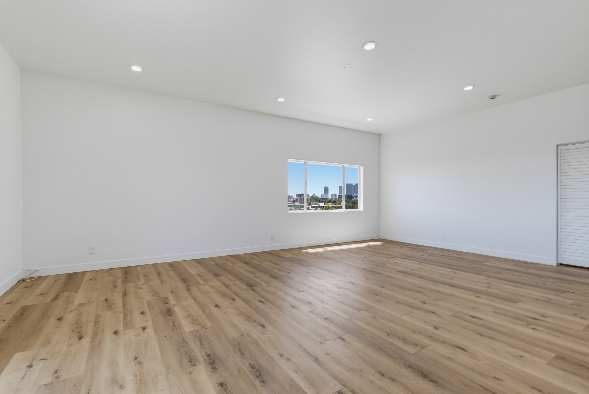 Virtual tour photo 11 of 78 for 435 N Oakhurst Dr #1002