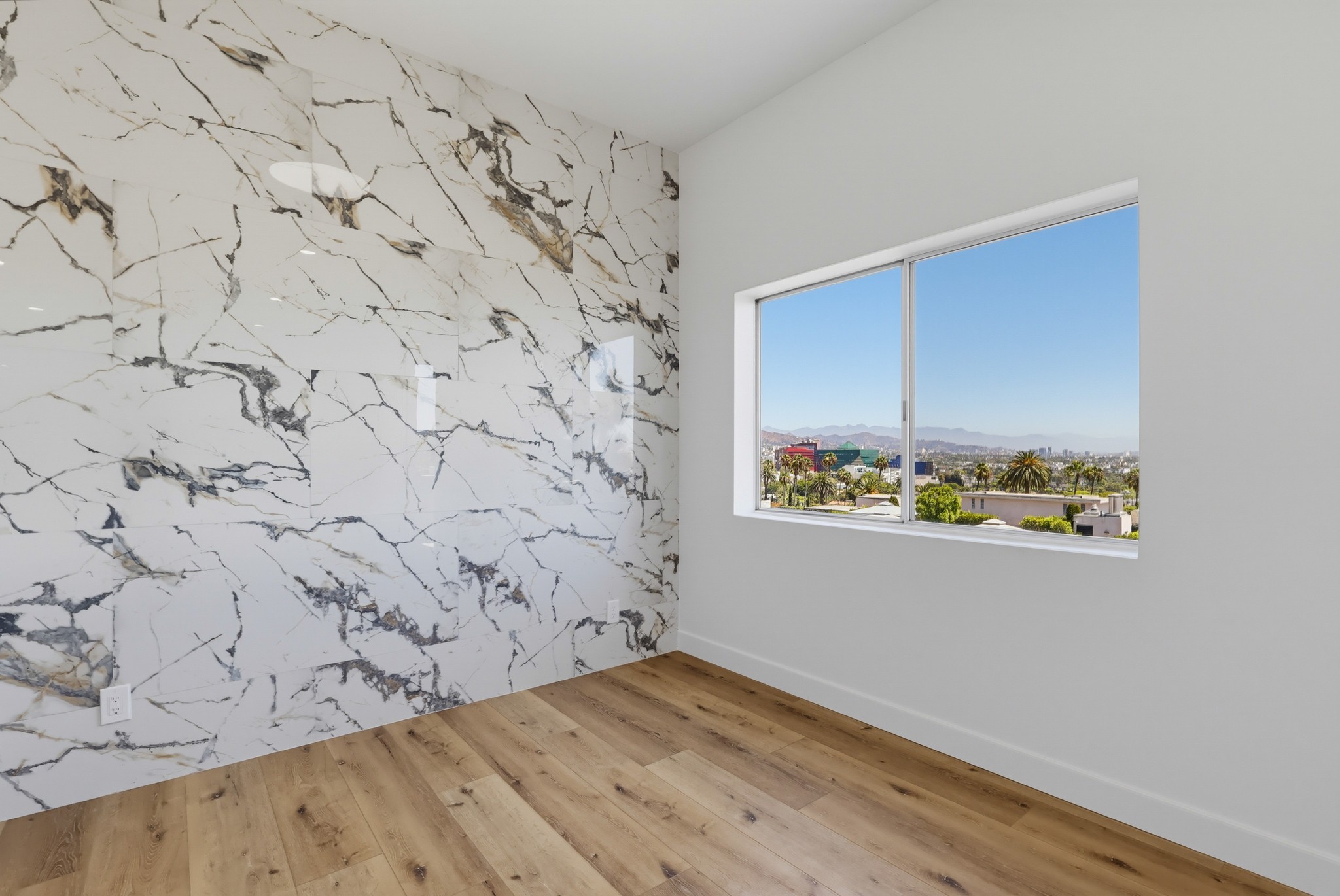 Virtual tour photo 14 of 78 for 435 N Oakhurst Dr #1002