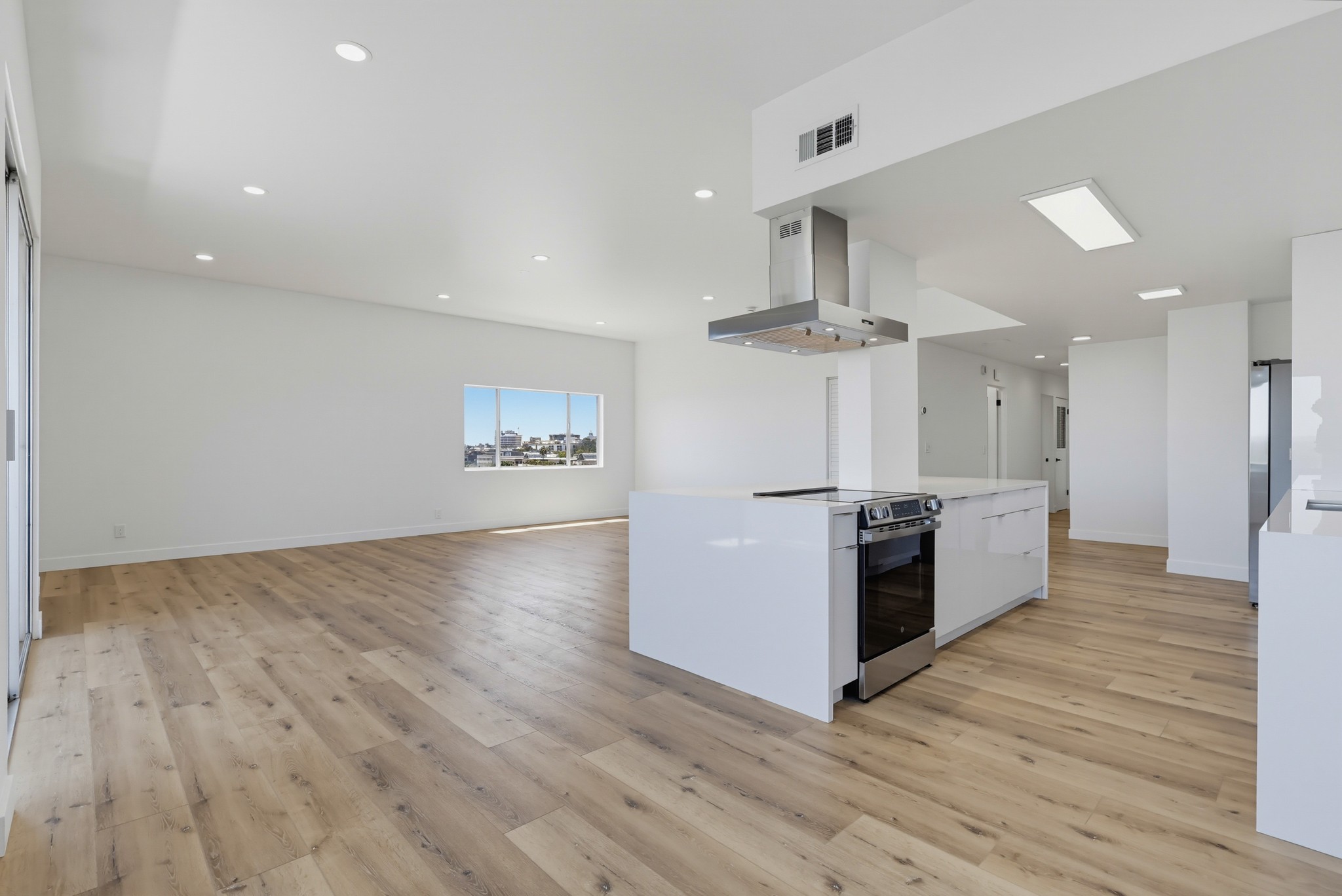 Virtual tour photo 16 of 78 for 435 N Oakhurst Dr #1002