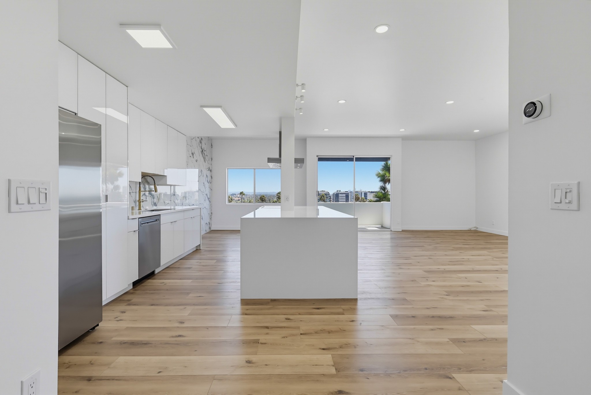 Virtual tour photo 18 of 78 for 435 N Oakhurst Dr #1002