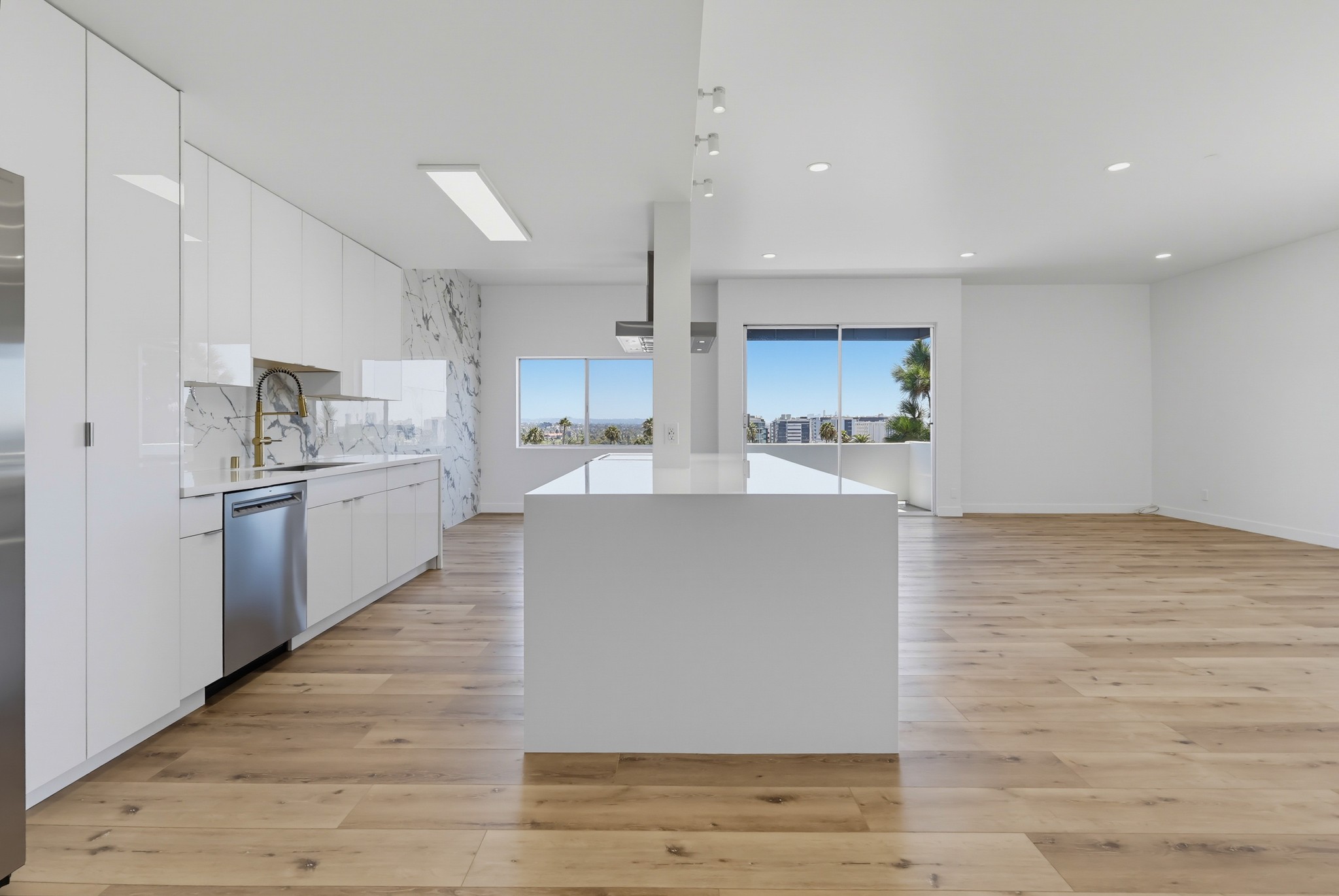 Virtual tour photo 19 of 78 for 435 N Oakhurst Dr #1002