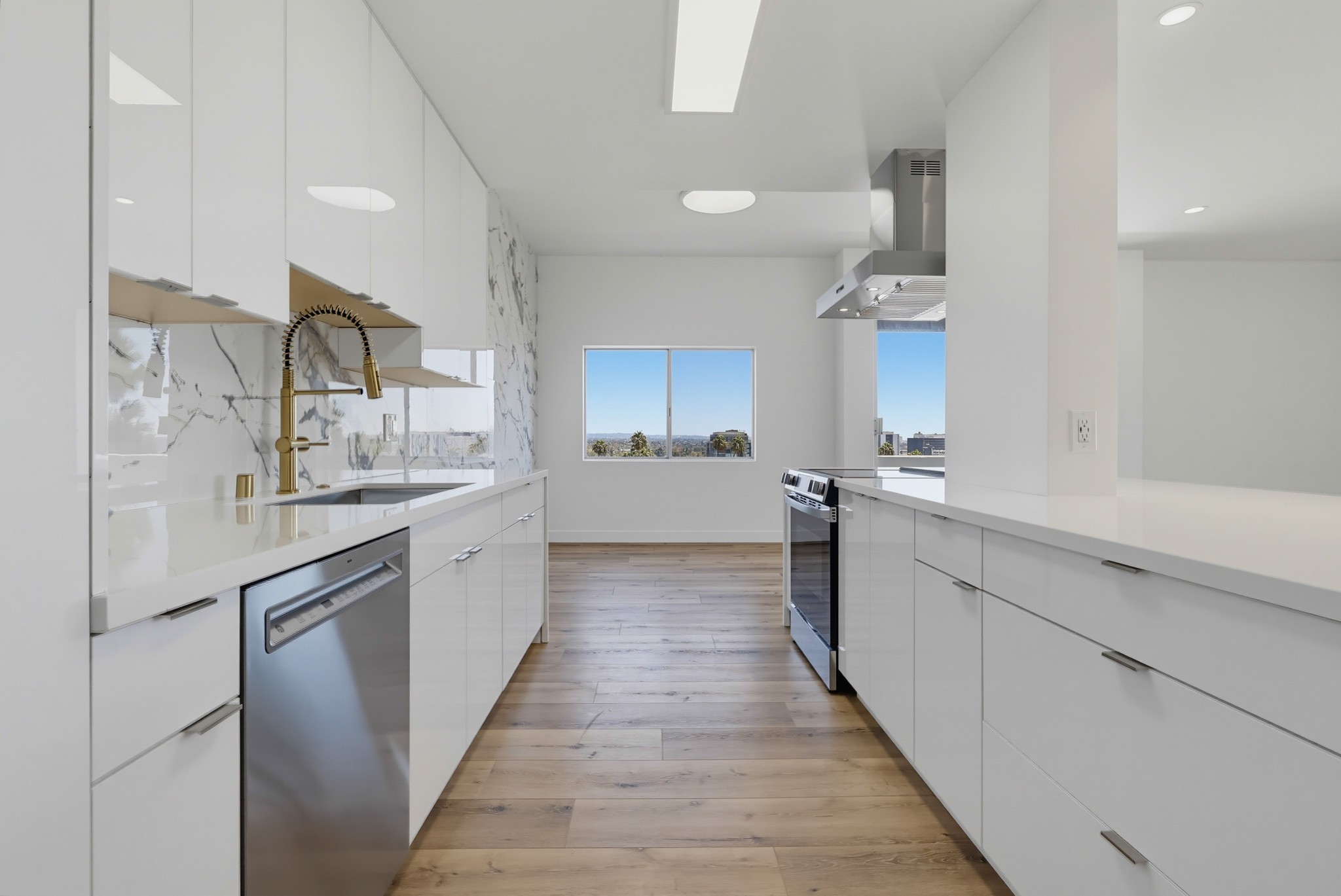 Virtual tour photo 21 of 78 for 435 N Oakhurst Dr #1002