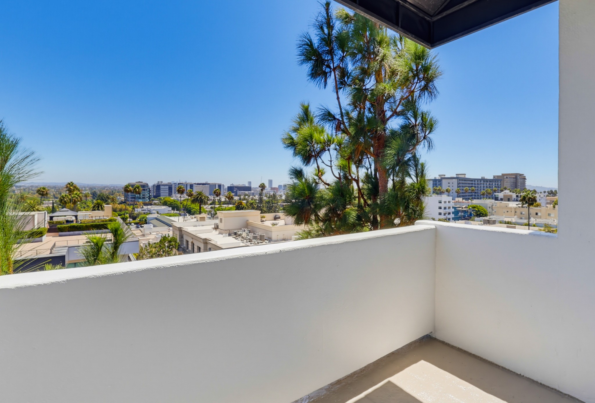 Virtual tour photo 25 of 78 for 435 N Oakhurst Dr #1002
