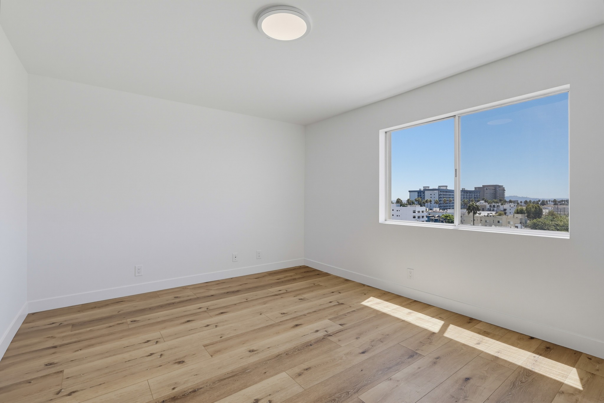 Virtual tour photo 37 of 78 for 435 N Oakhurst Dr #1002