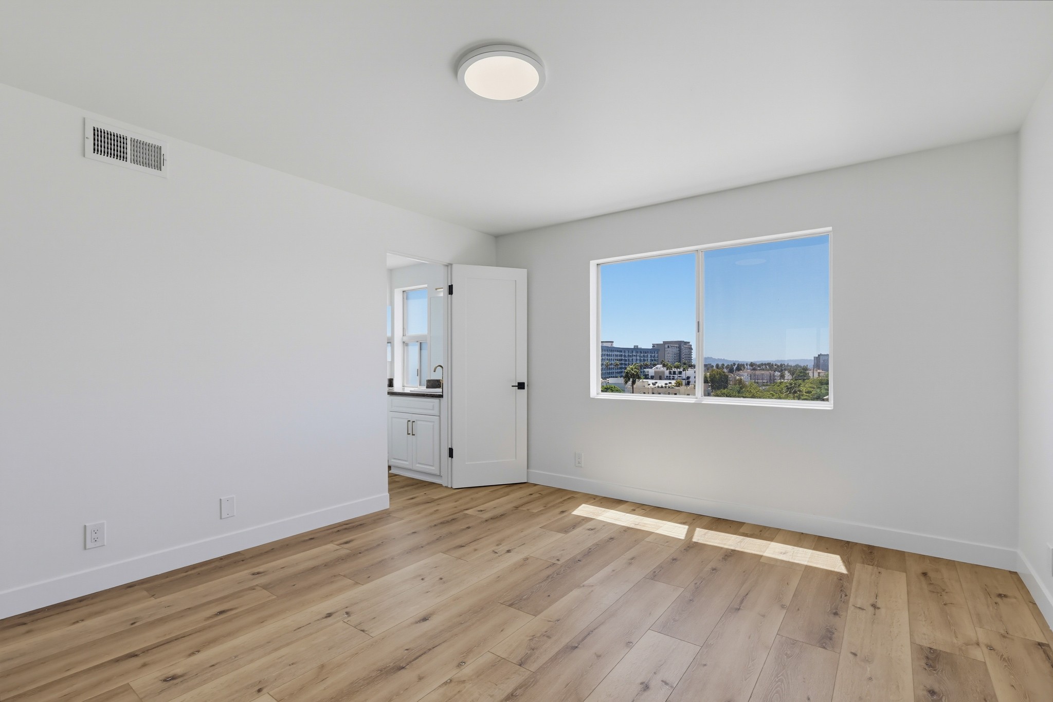 Virtual tour photo 47 of 78 for 435 N Oakhurst Dr #1002