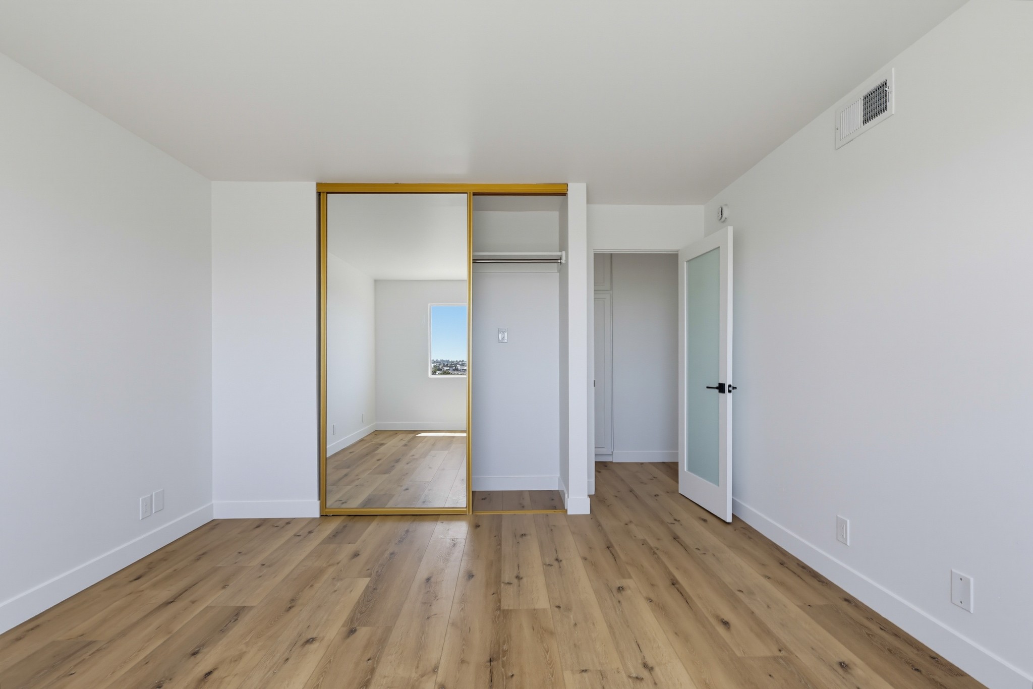Virtual tour photo 50 of 78 for 435 N Oakhurst Dr #1002