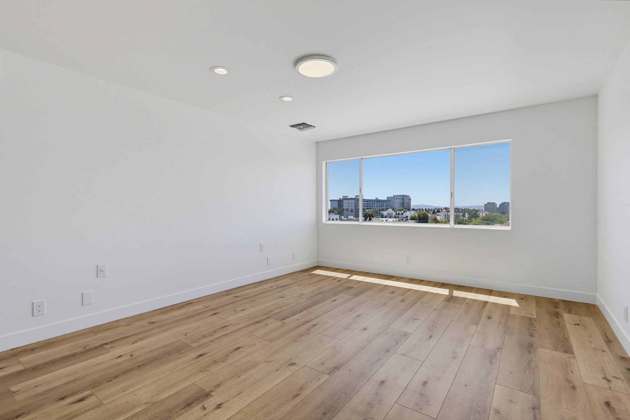 Virtual tour photo 56 of 78 for 435 N Oakhurst Dr #1002