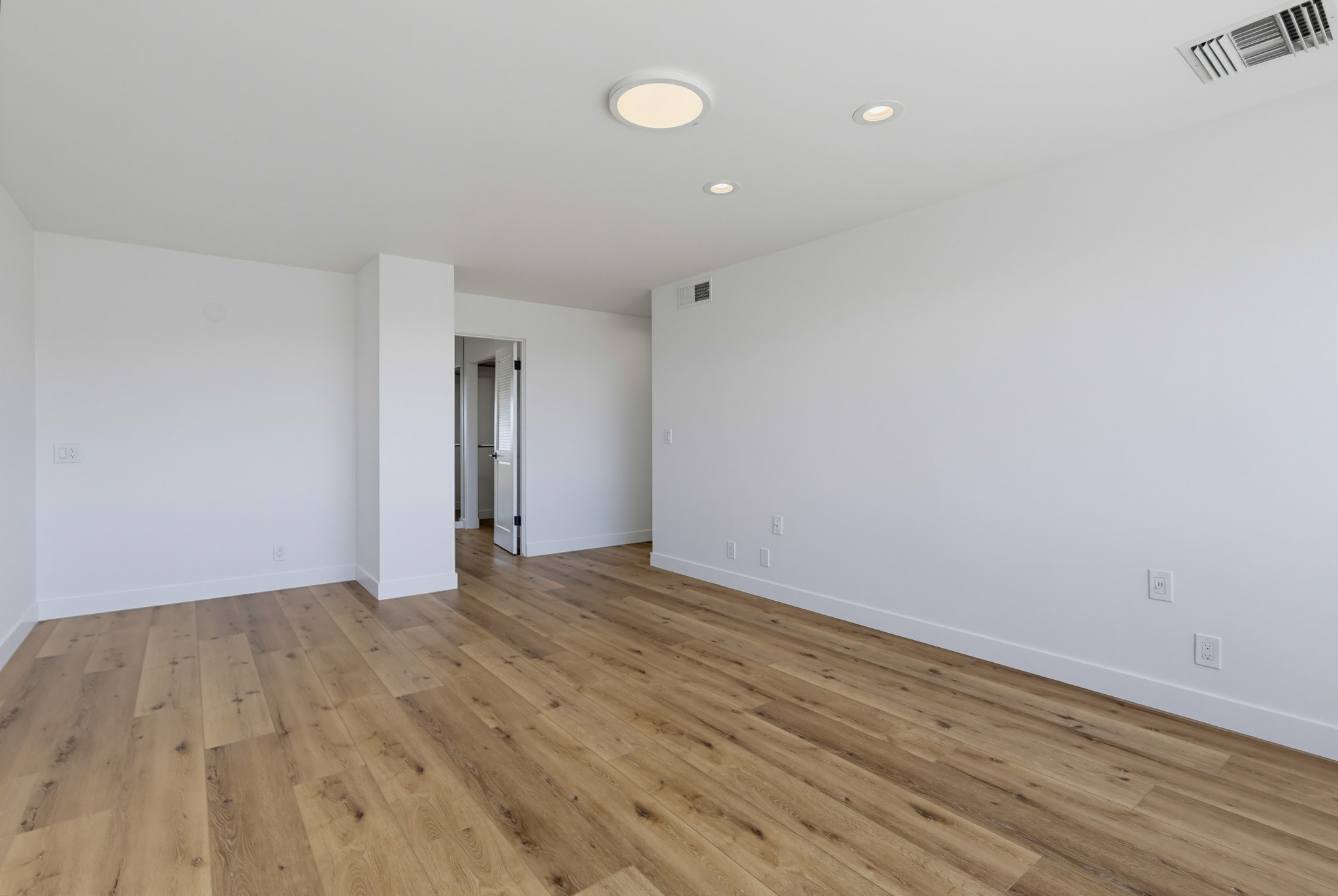 Virtual tour photo 59 of 78 for 435 N Oakhurst Dr #1002