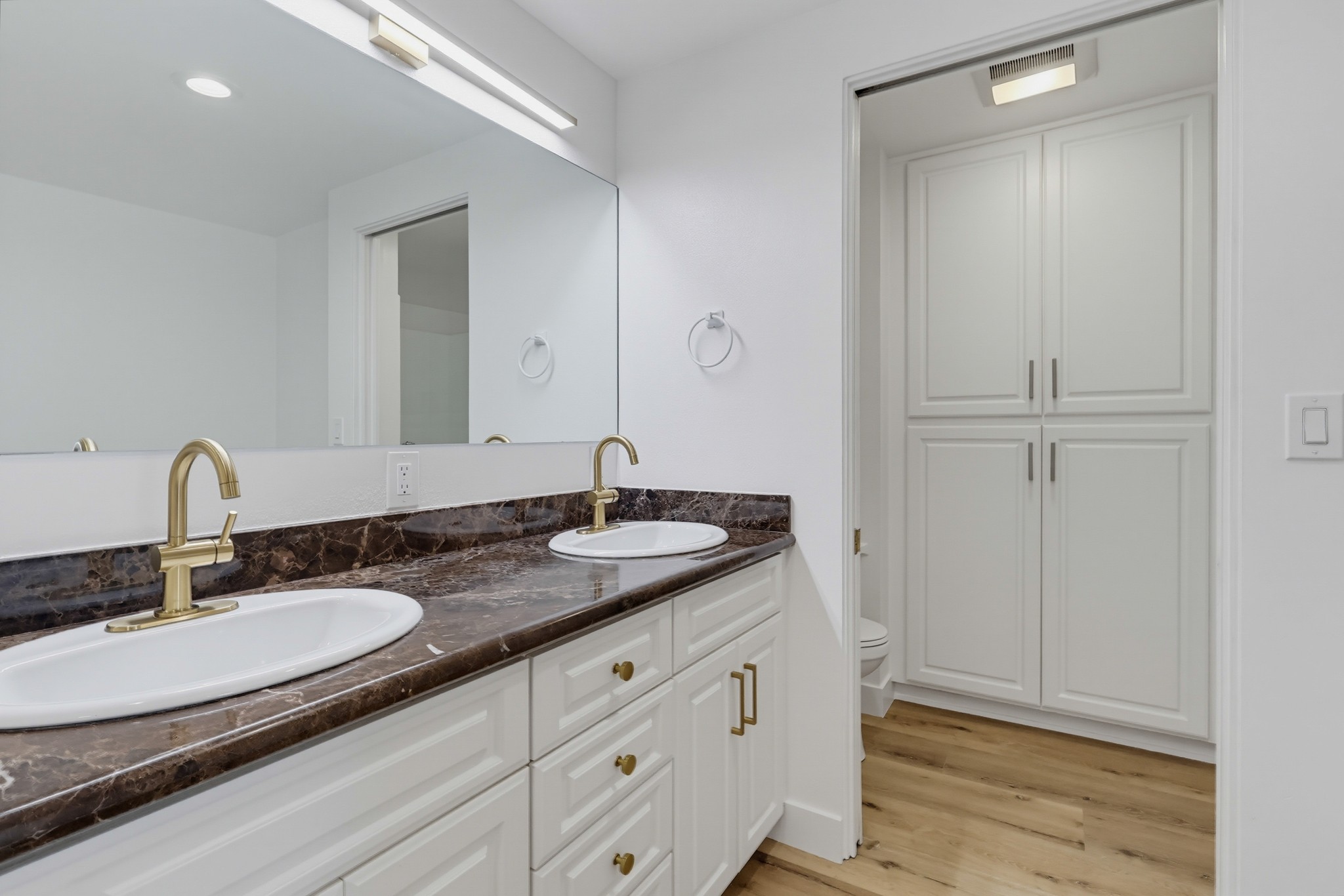 Virtual tour photo 64 of 78 for 435 N Oakhurst Dr #1002