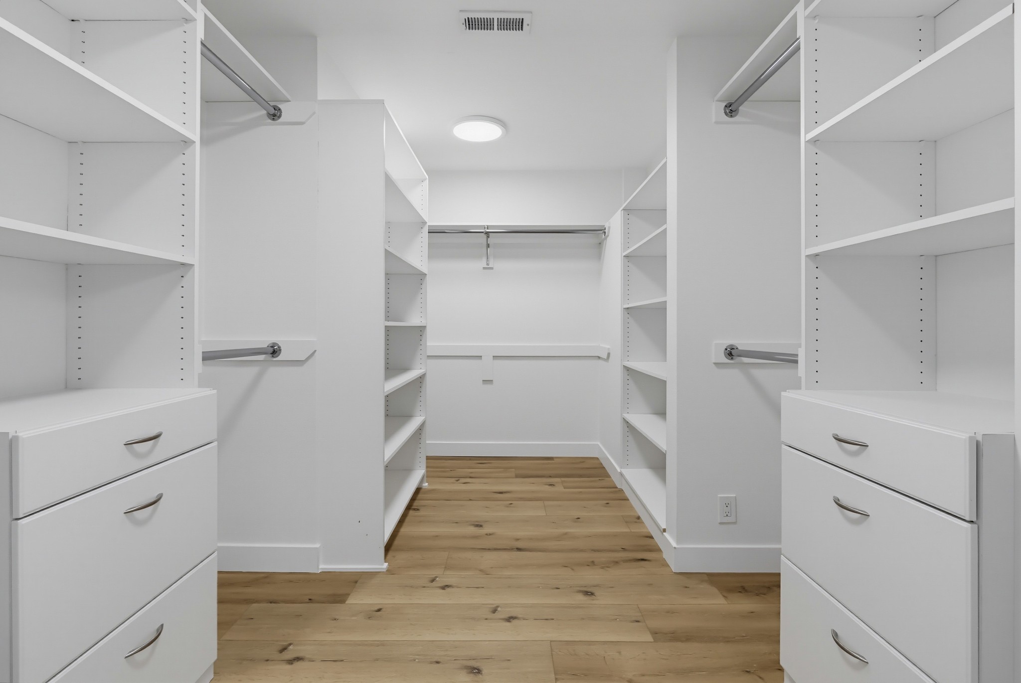 Virtual tour photo 70 of 78 for 435 N Oakhurst Dr #1002