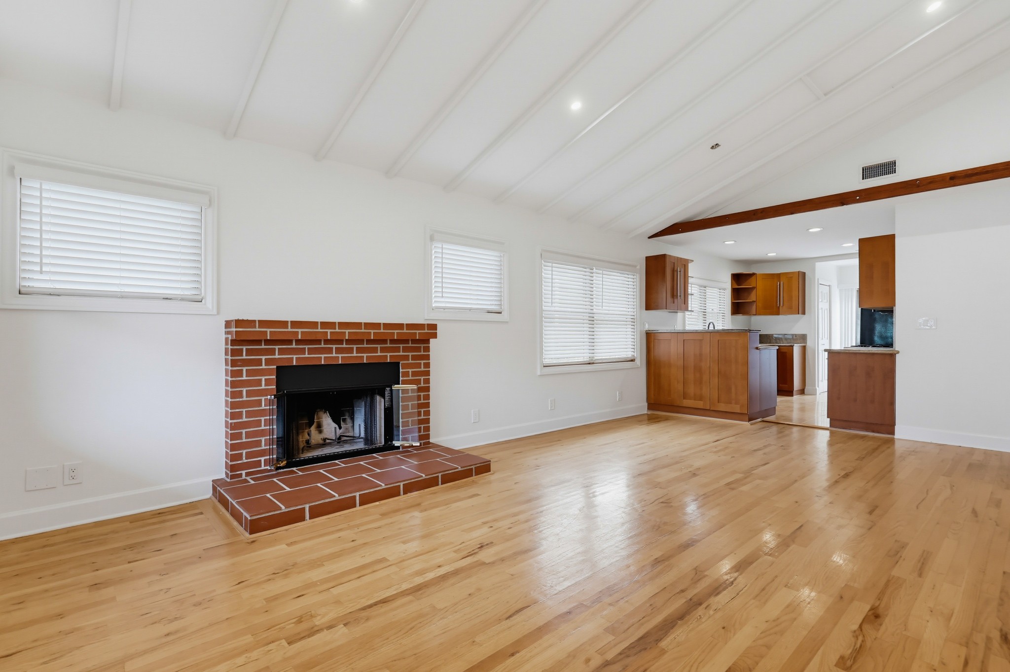 Virtual tour photo 10 of 44 for 4356 Louisiana St