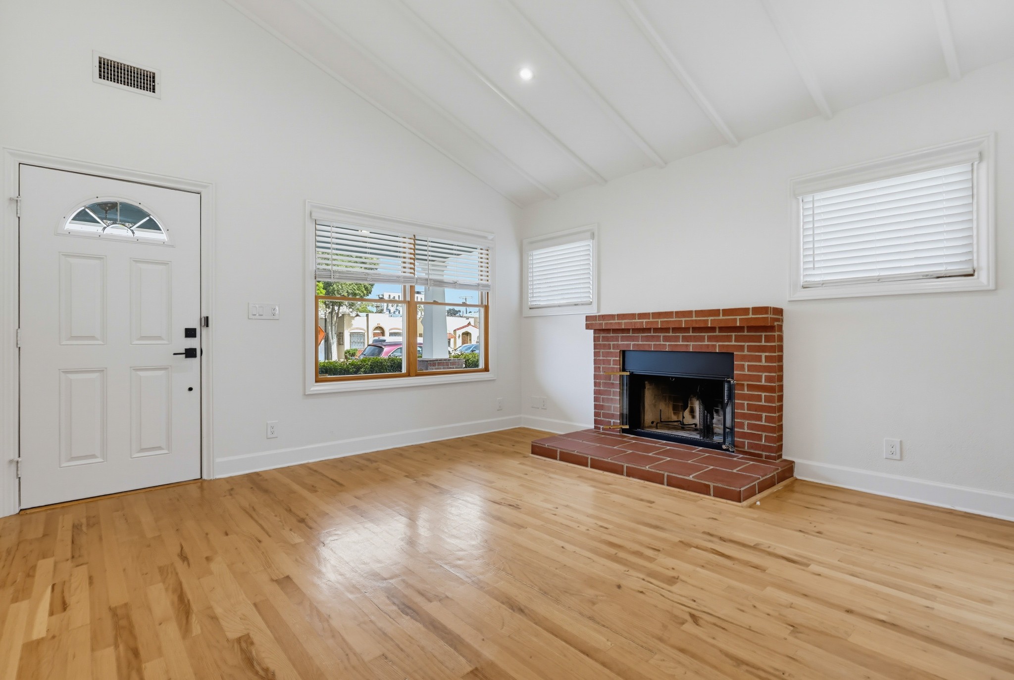 Virtual tour photo 13 of 44 for 4356 Louisiana St