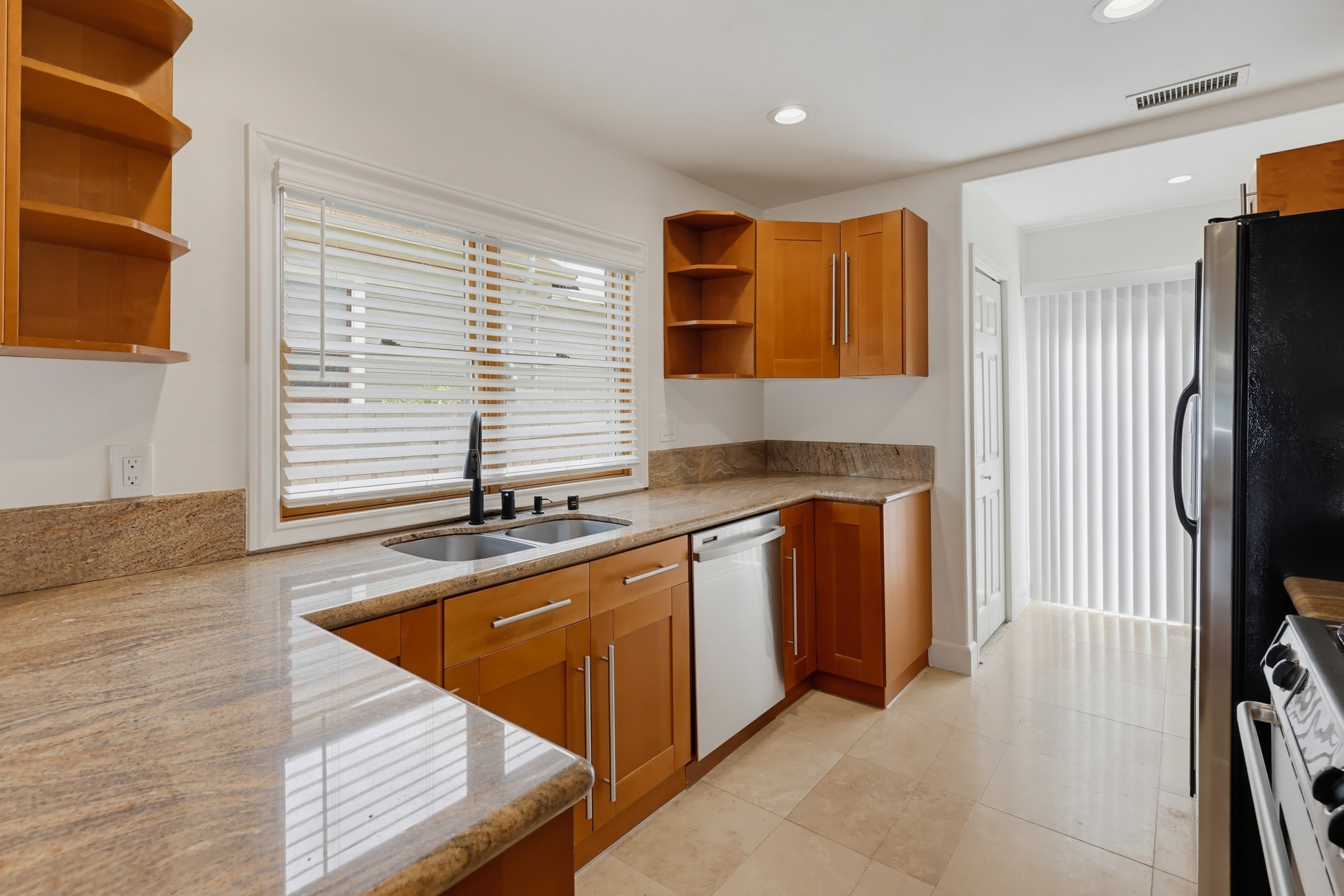 Virtual tour photo 18 of 44 for 4356 Louisiana St