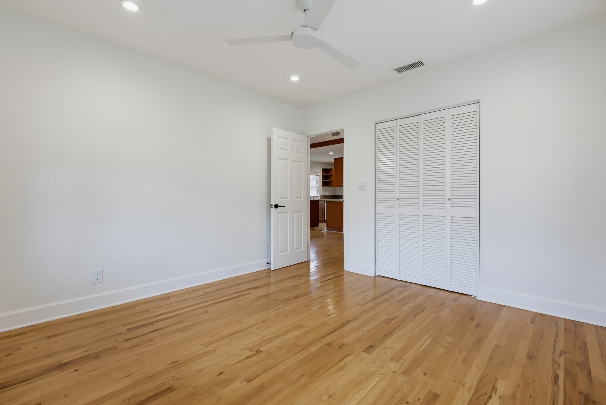 Virtual tour photo 33 of 44 for 4356 Louisiana St