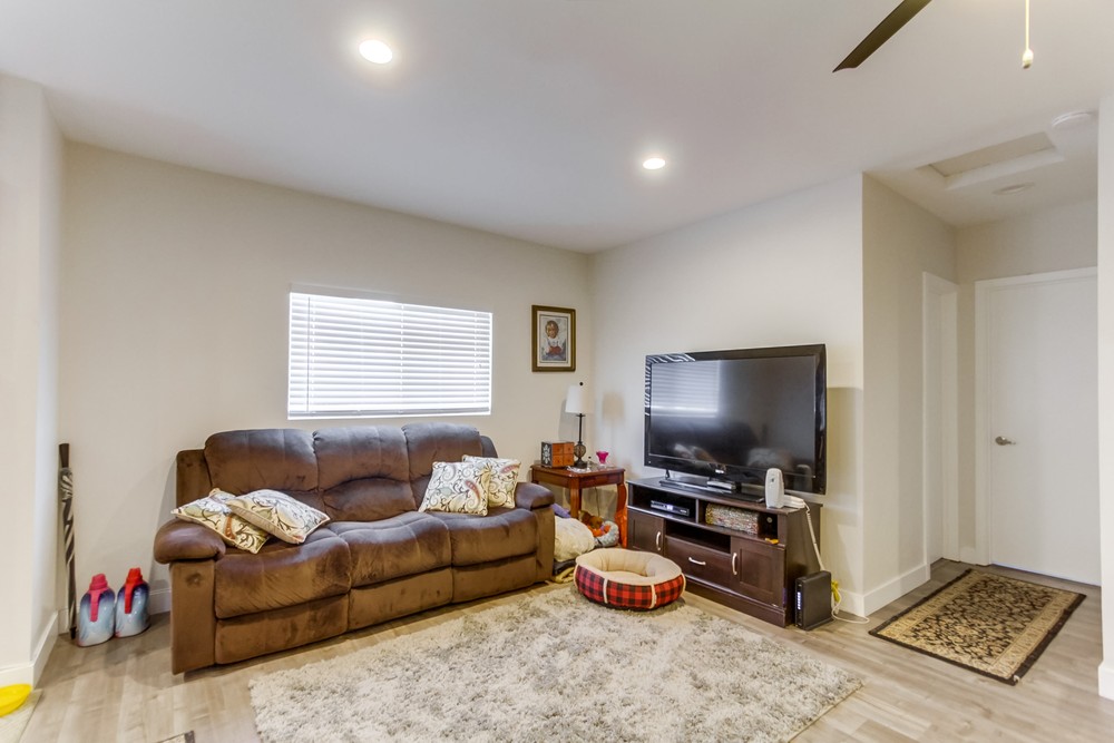 Virtual tour photo 21 of 43 for 4373 51st St