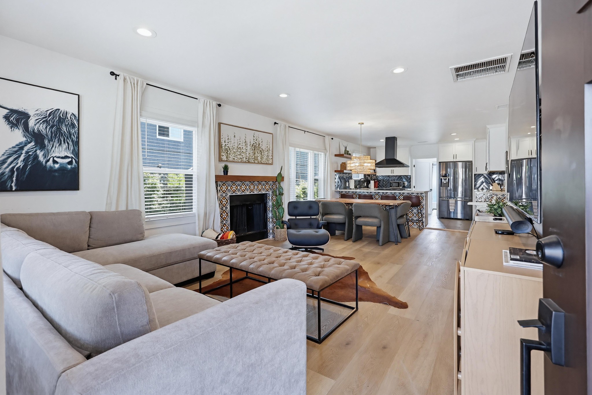 Virtual tour photo 8 of 128 for 4384 Mississippi St
