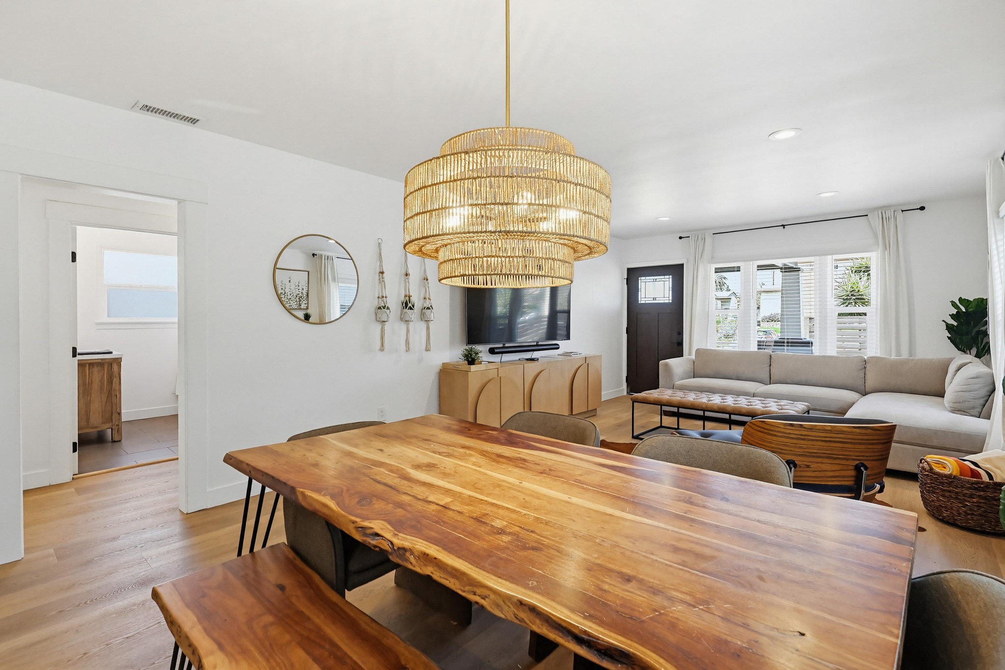 Virtual tour photo 16 of 128 for 4384 Mississippi St