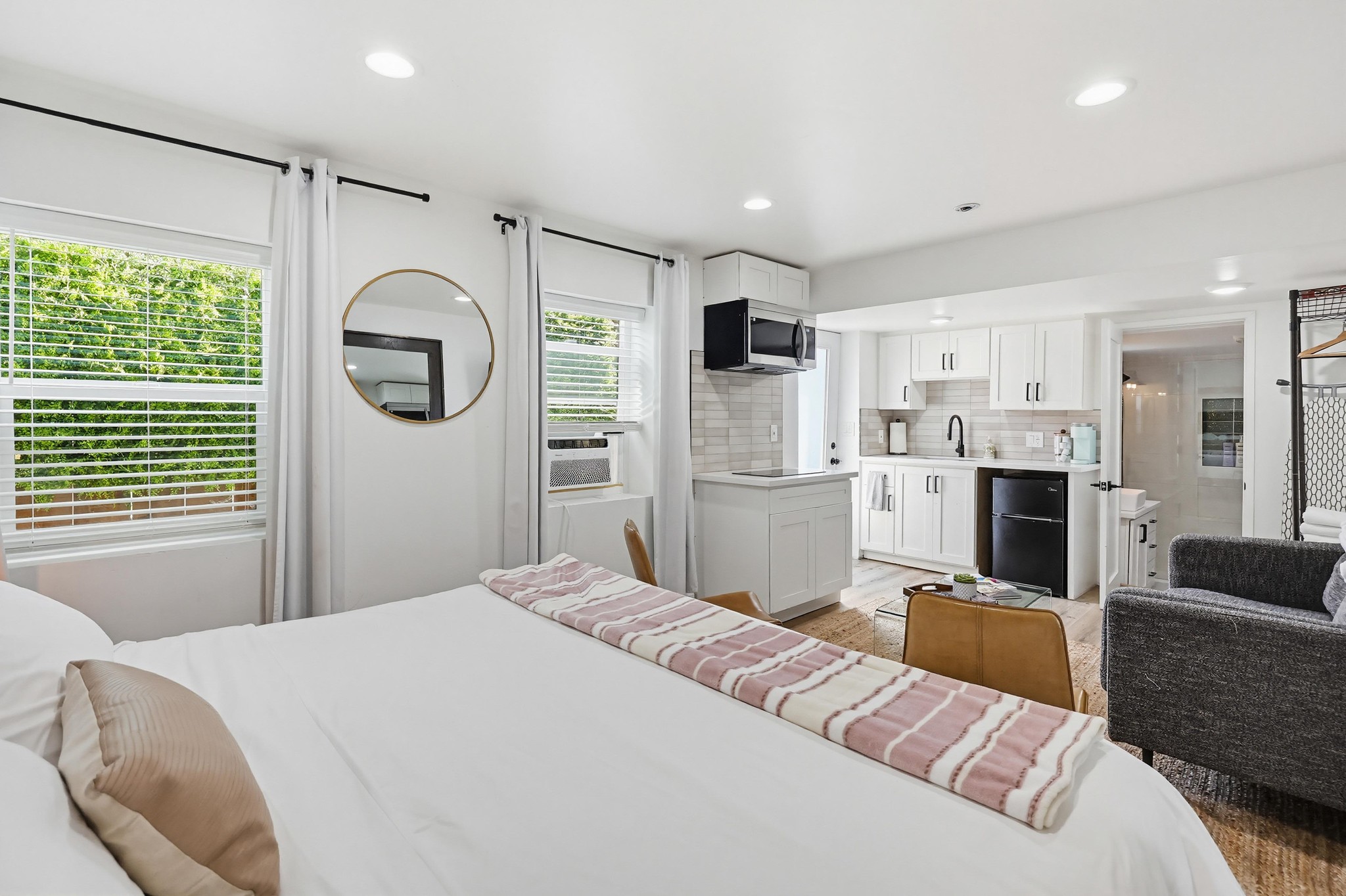 Virtual tour photo 101 of 128 for 4384 Mississippi St