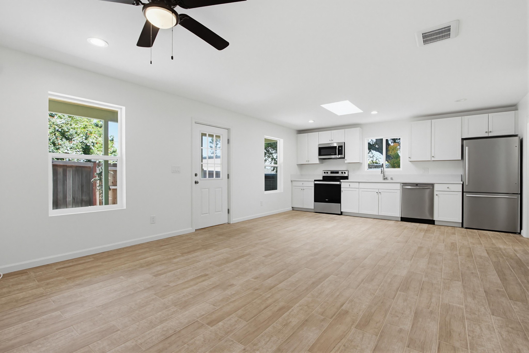 Virtual tour photo 13 of 31 for 439 E 5th Ave