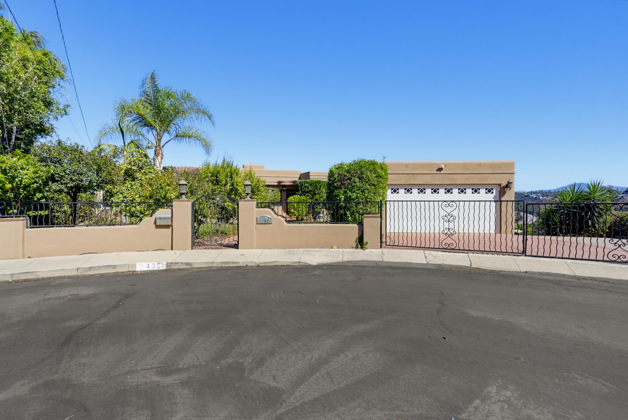 Virtual tour photo 1 of 43 for 4391 Middlesex Dr
