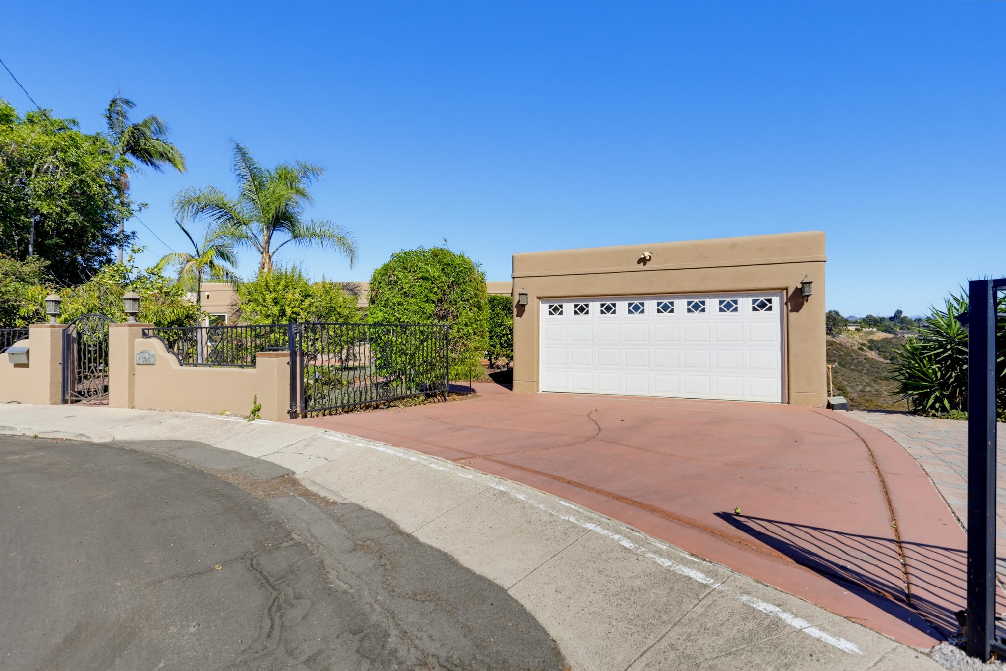 Virtual tour photo 3 of 43 for 4391 Middlesex Dr