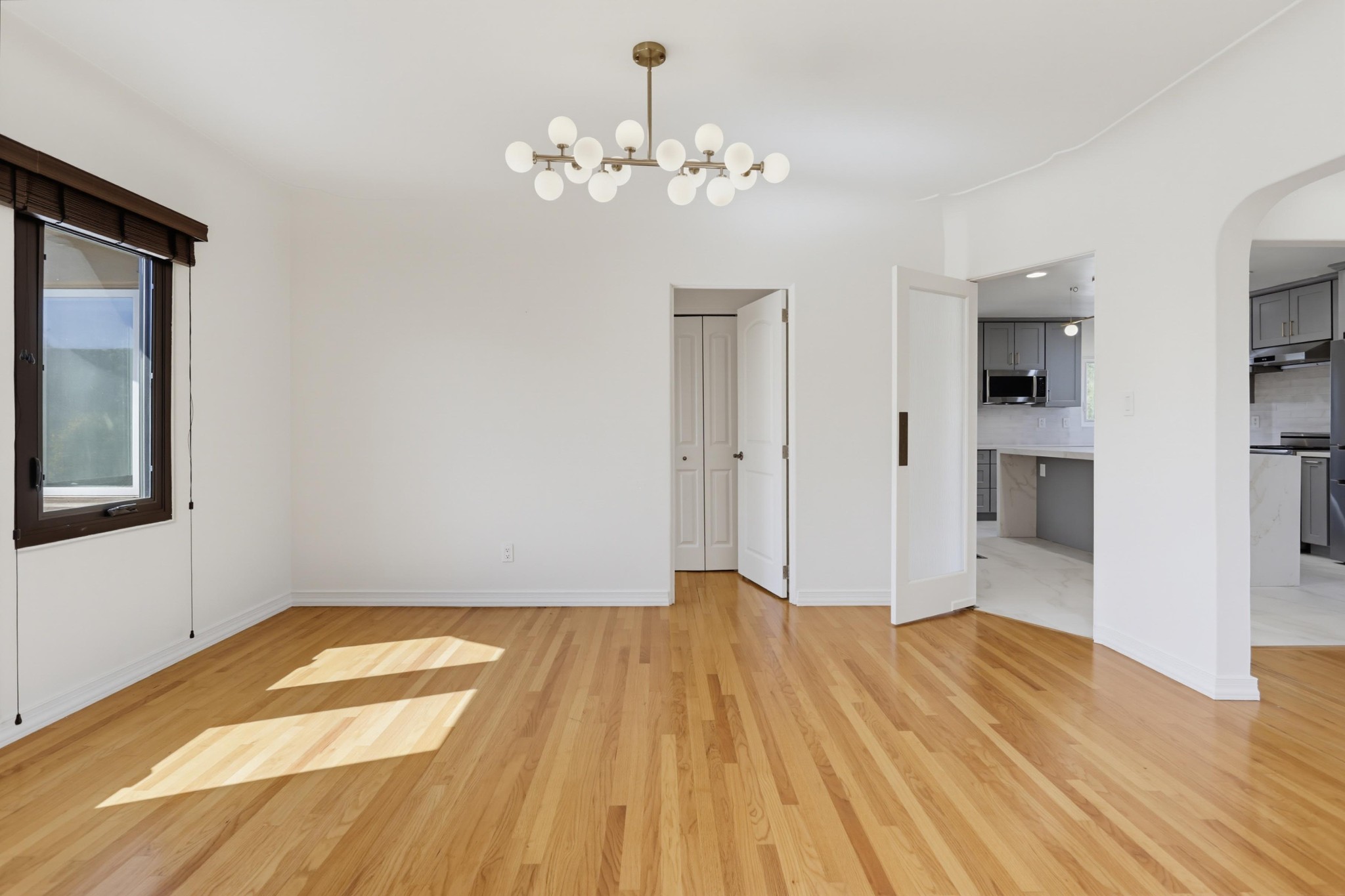 Virtual tour photo 9 of 43 for 4391 Middlesex Dr