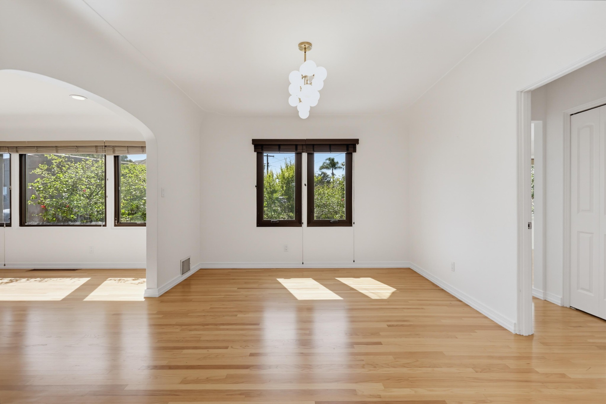 Virtual tour photo 10 of 43 for 4391 Middlesex Dr
