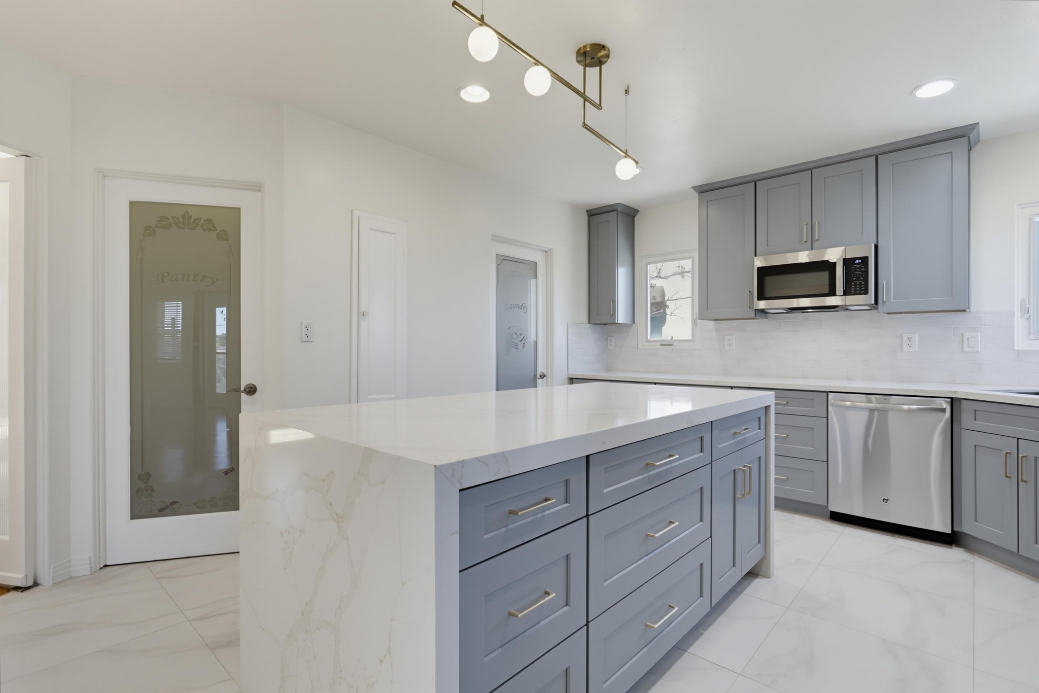 Virtual tour photo 12 of 43 for 4391 Middlesex Dr