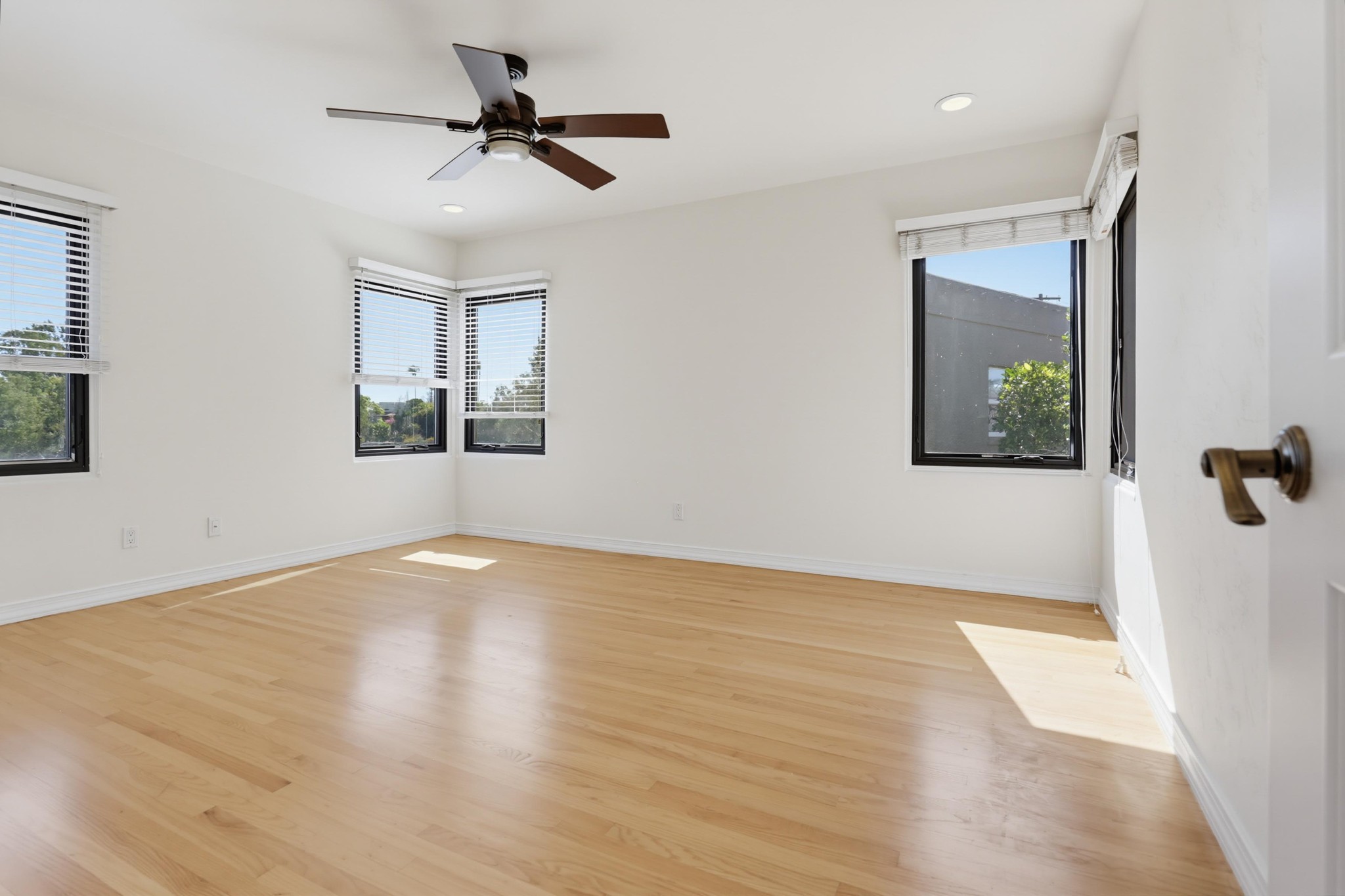 Virtual tour photo 23 of 43 for 4391 Middlesex Dr