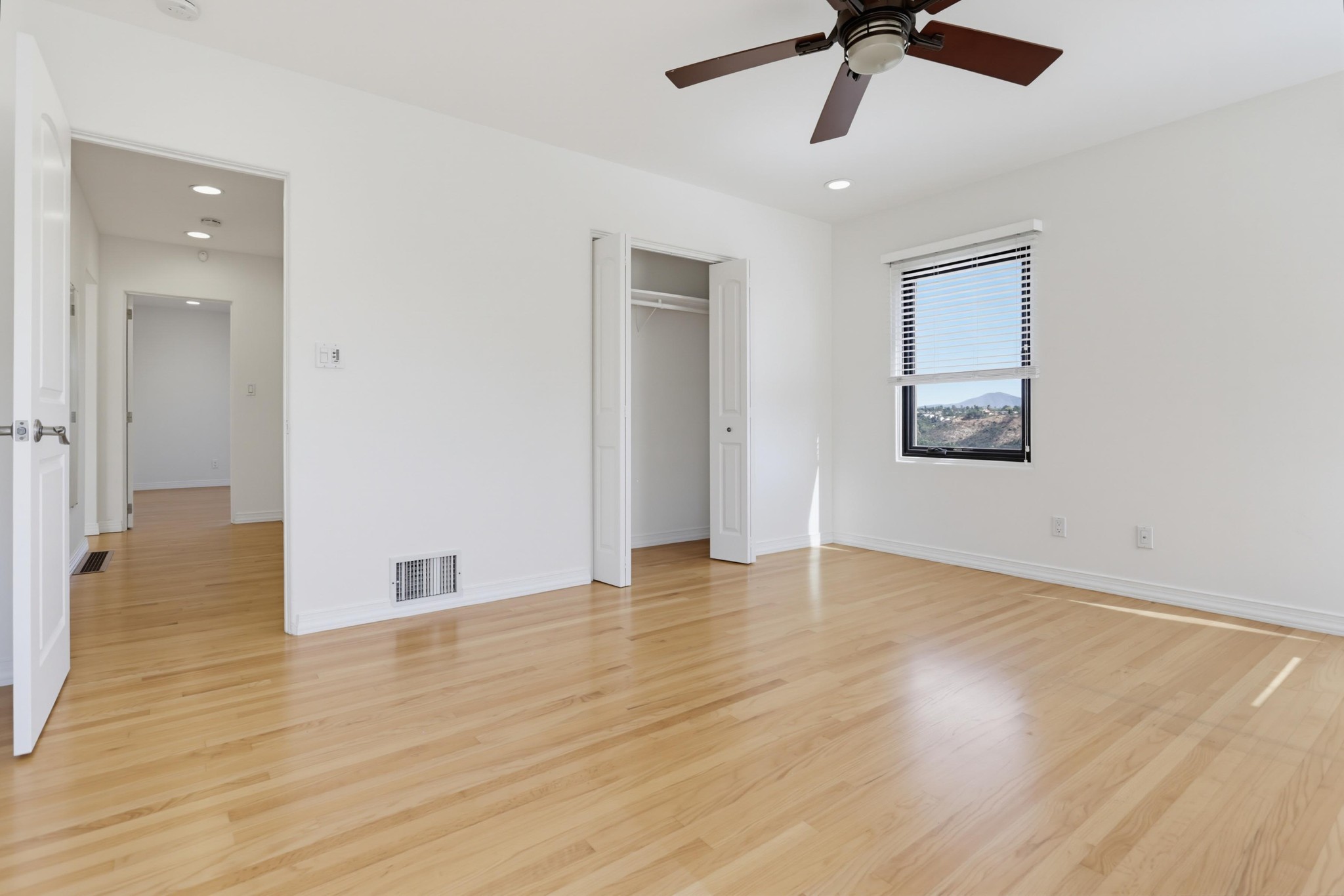 Virtual tour photo 24 of 43 for 4391 Middlesex Dr