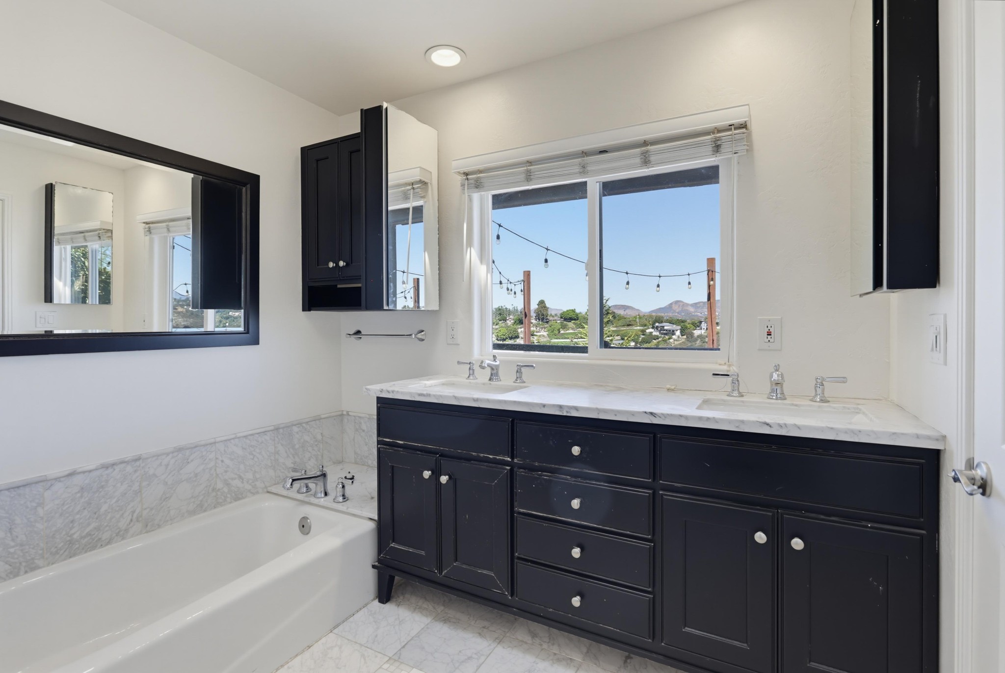 Virtual tour photo 25 of 43 for 4391 Middlesex Dr