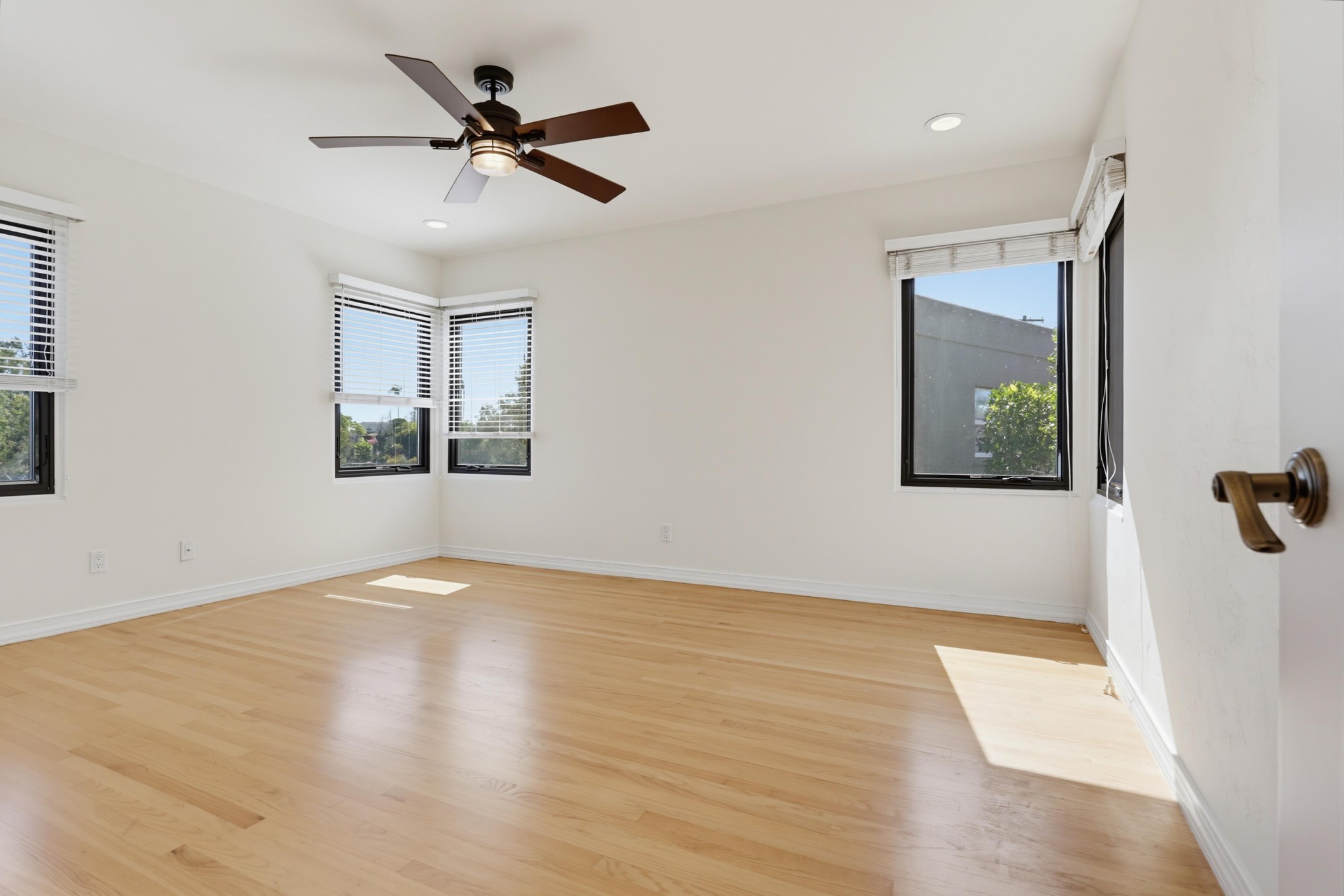 Virtual tour photo 33 of 43 for 4391 Middlesex Dr