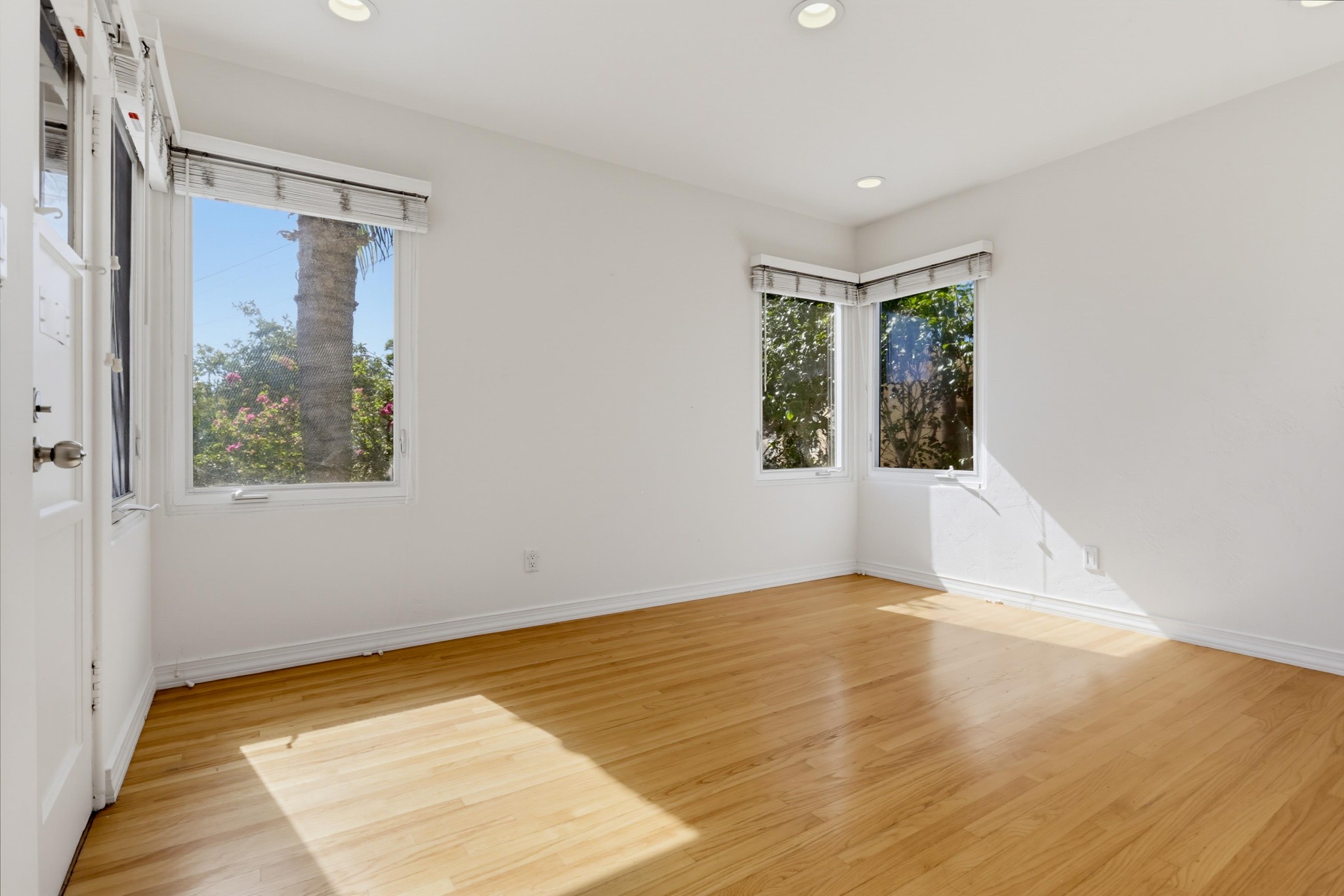 Virtual tour photo 35 of 43 for 4391 Middlesex Dr