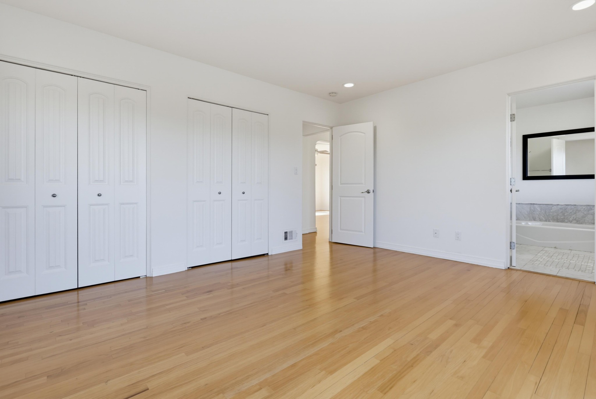 Virtual tour photo 37 of 43 for 4391 Middlesex Dr