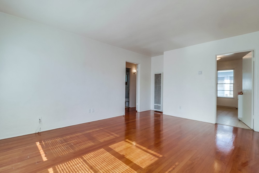Virtual tour photo 8 of 24 for 4392 Louisiana St